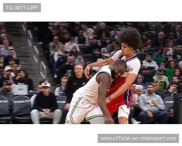 布朗回应发际线粉事件：沾上冠军印记该给我感谢卡